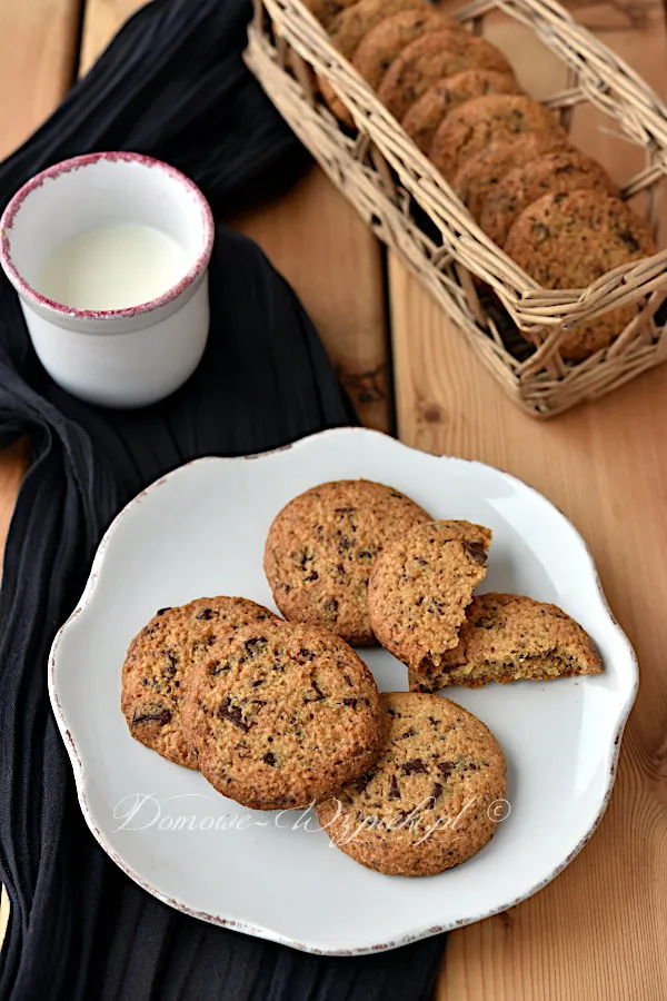 Ciastka migdałowe z kawałkami czekolady (low carb)