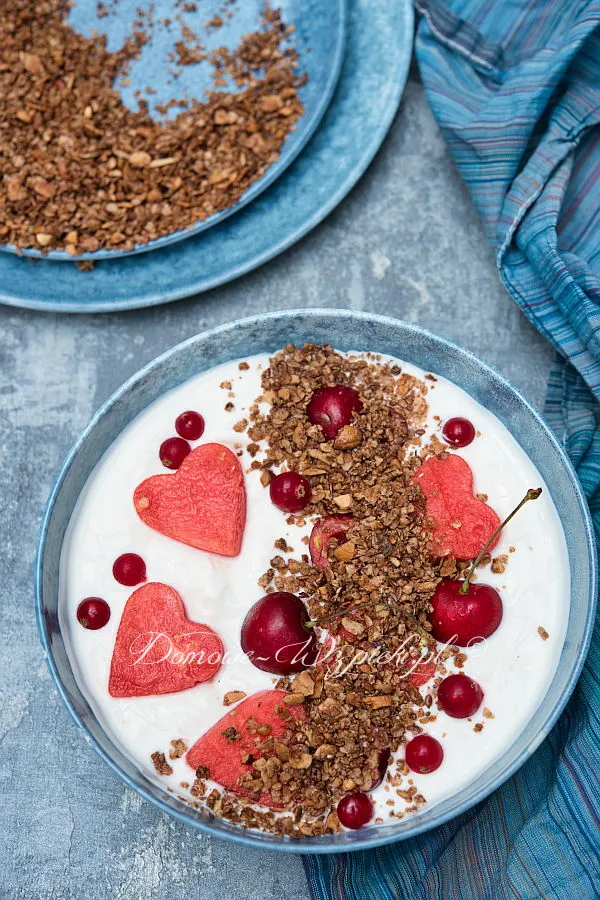 Granola z różnymi płatkami