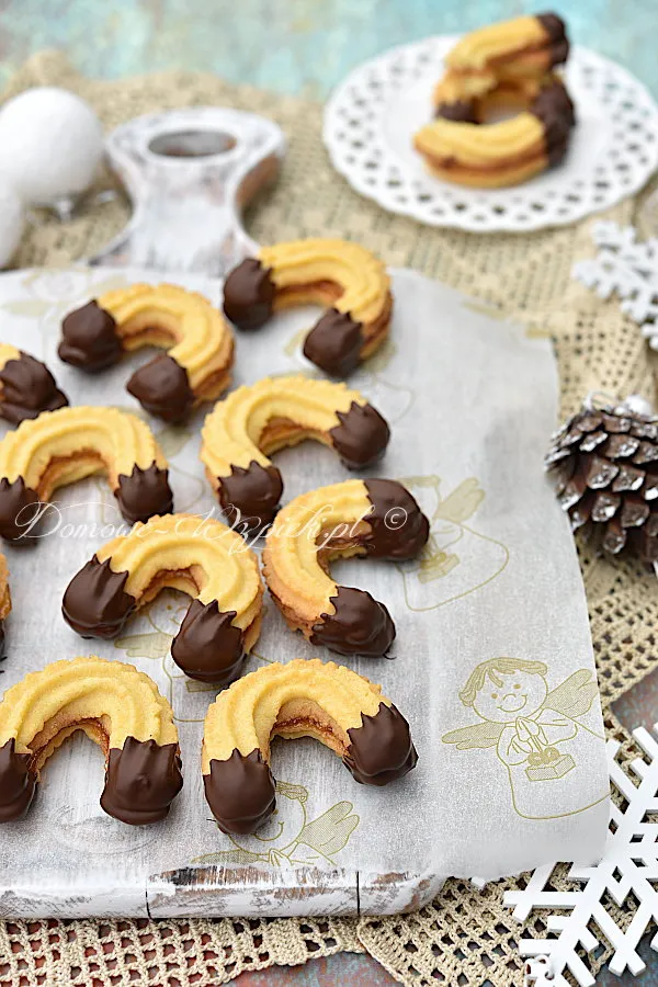 Ciasteczka z maszynki przełożone dżemem (Linzer Spritzgebäck)