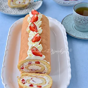 Keto rolada bez mąki z kremem mascarpone