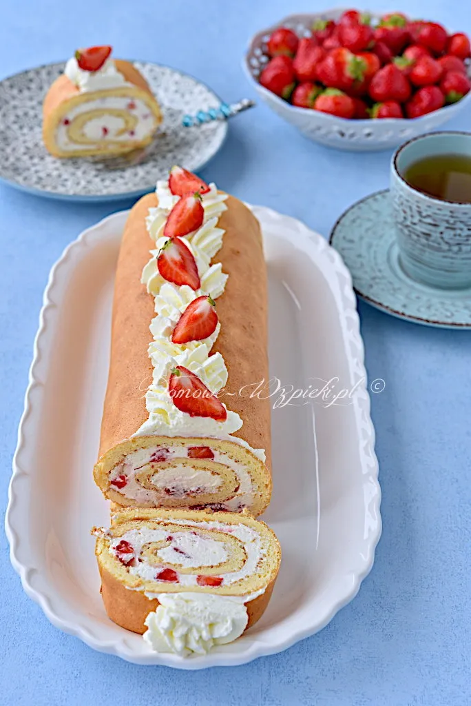 Keto rolada bez mąki z kremem mascarpone Keto rolada bez mąki z kremem mascarpone