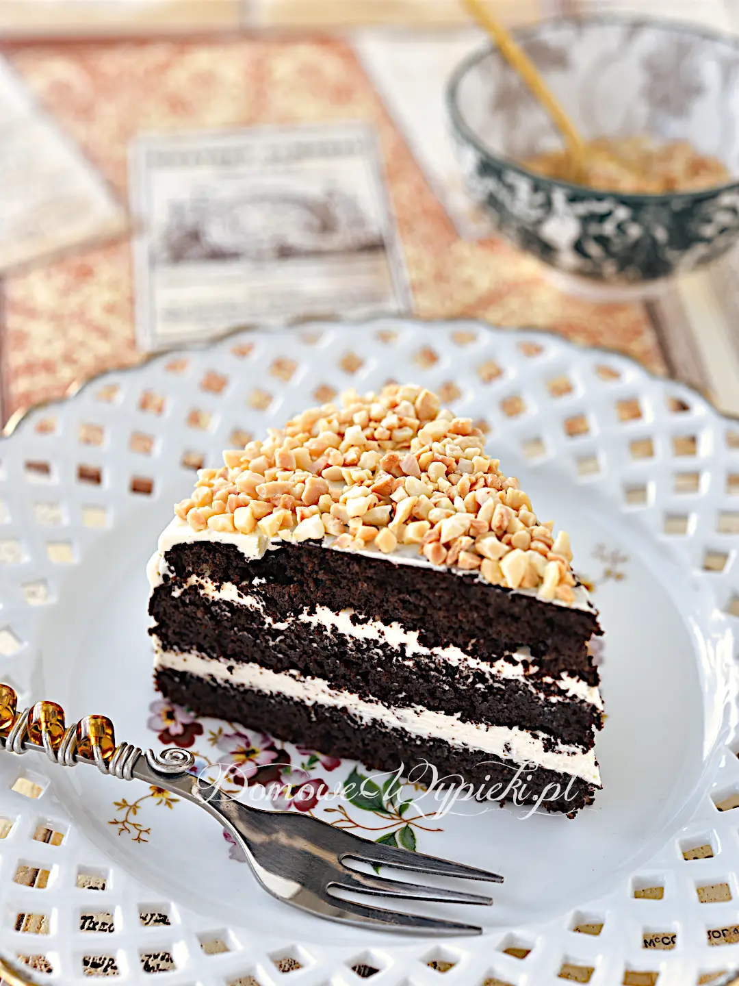 Tort czekoladowy z masą maślaną (low carb, keto)