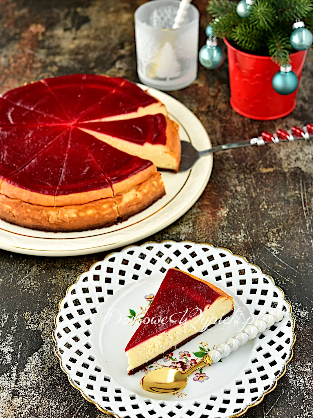 Sernik z białą czekoladą i żurawiną