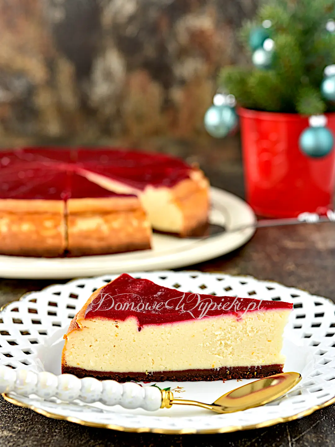 Sernik z białą czekoladą i żurawiną