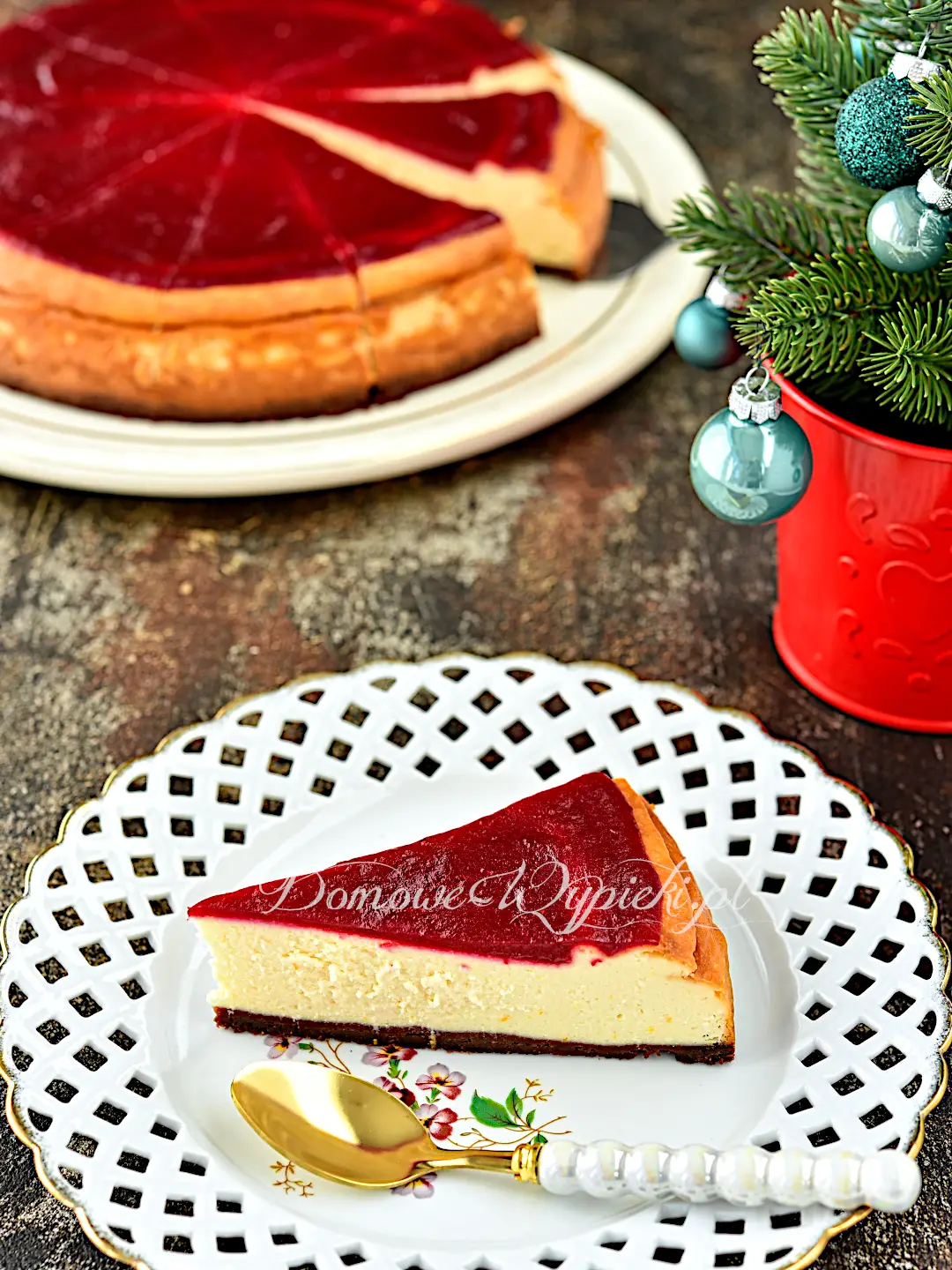 Sernik z białą czekoladą i żurawiną Sernik z białą czekoladą i żurawiną