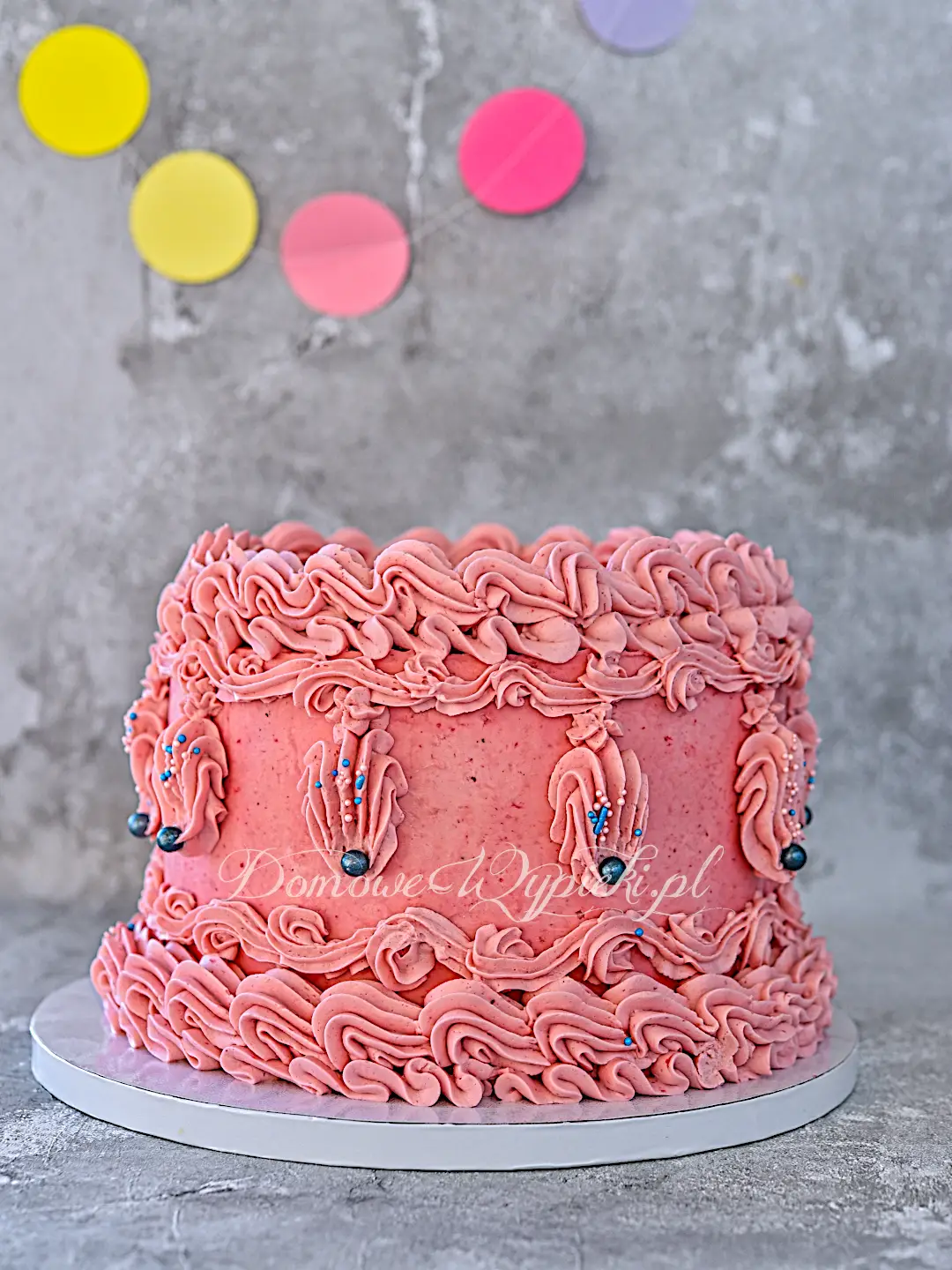 Tort czekoladowo- karmelowy z malinowym kremem maślanym