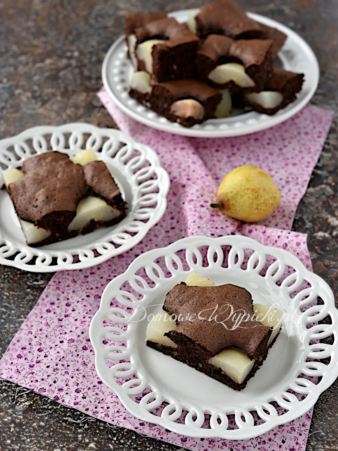 Ciasto czekoladowo- orzechowe z gruszkami