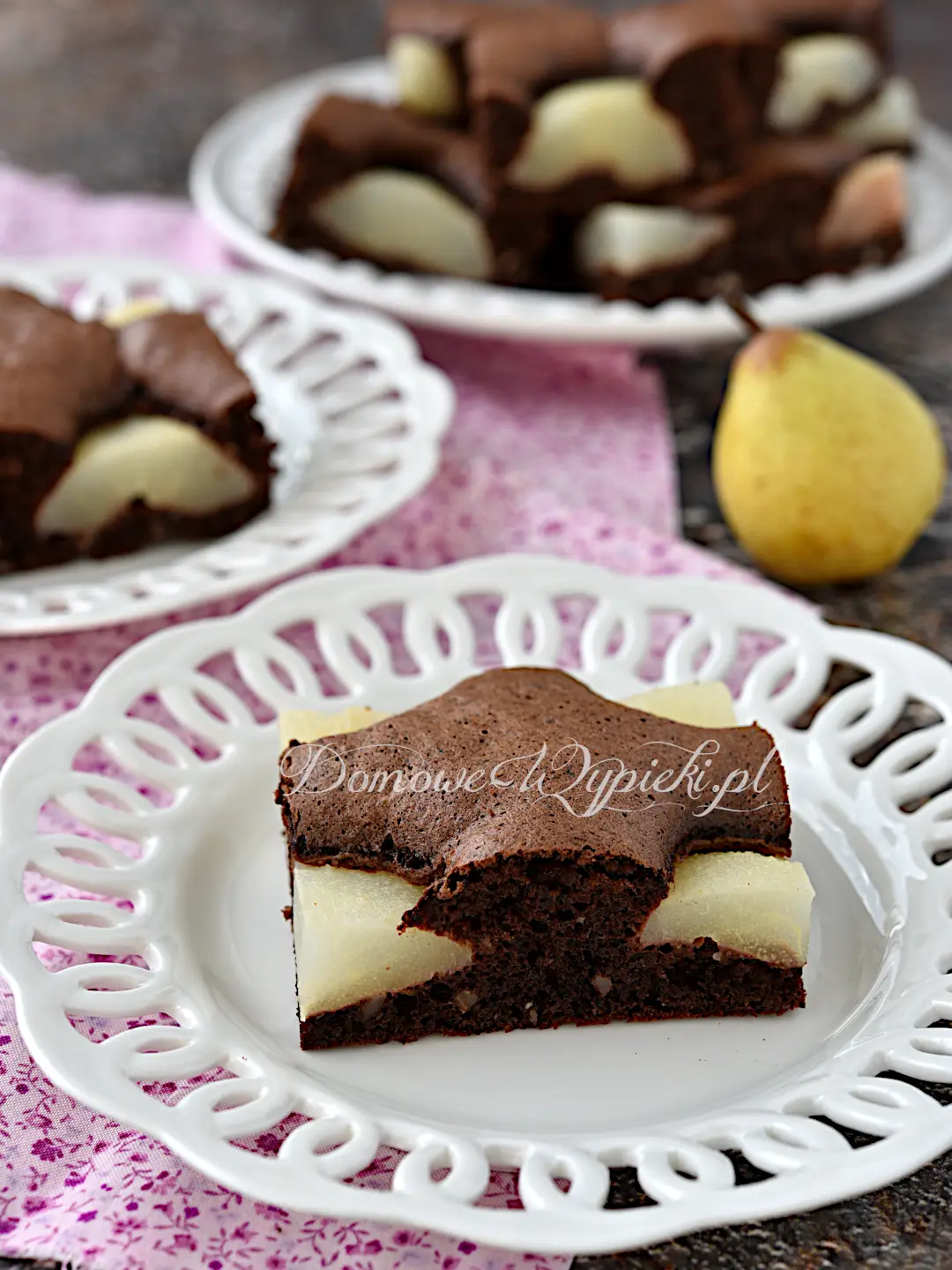 Ciasto czekoladowo- orzechowe z gruszkami