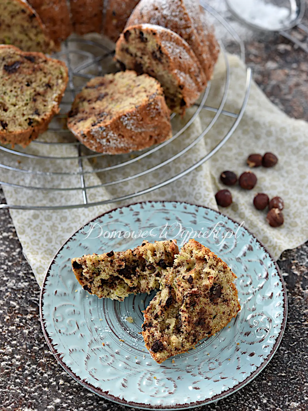 Orzechowa babka z cukinią i czekoladą