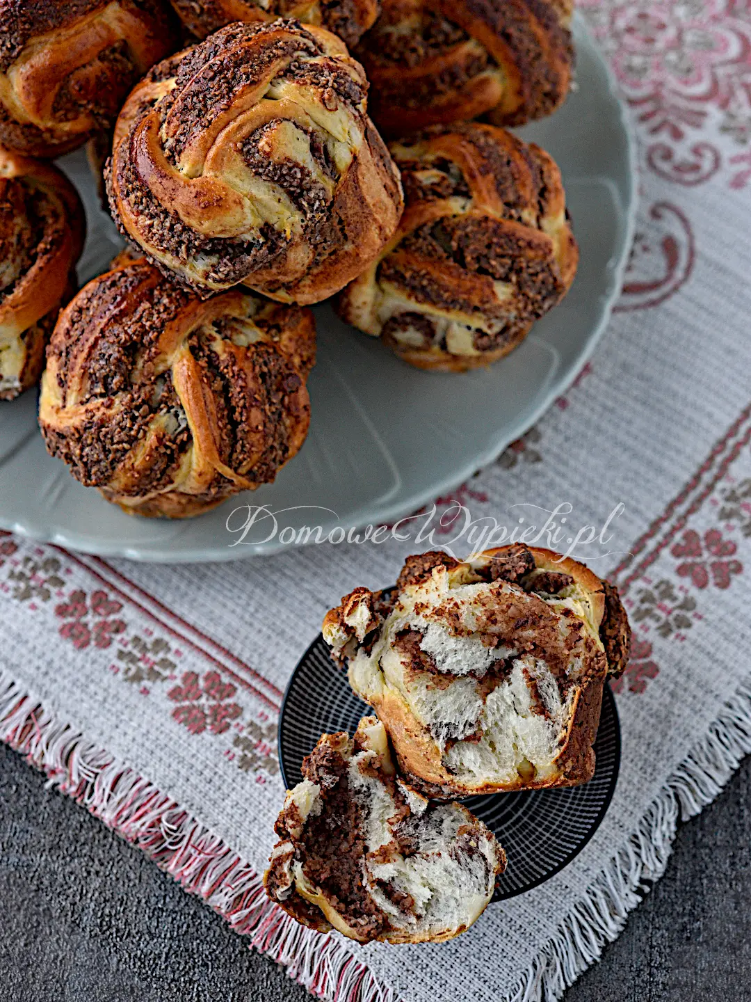 Zawijane drożdżówki kakaowo- orzechowe