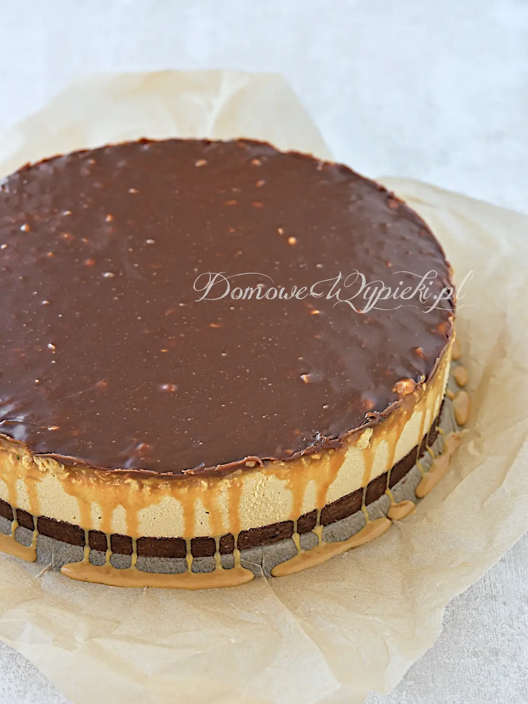 Sernik à la Snickers bez pieczenia