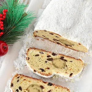 Stollen z marcepanem (Drożdżowa strucla bożonarodzeniowa z marcepanem)