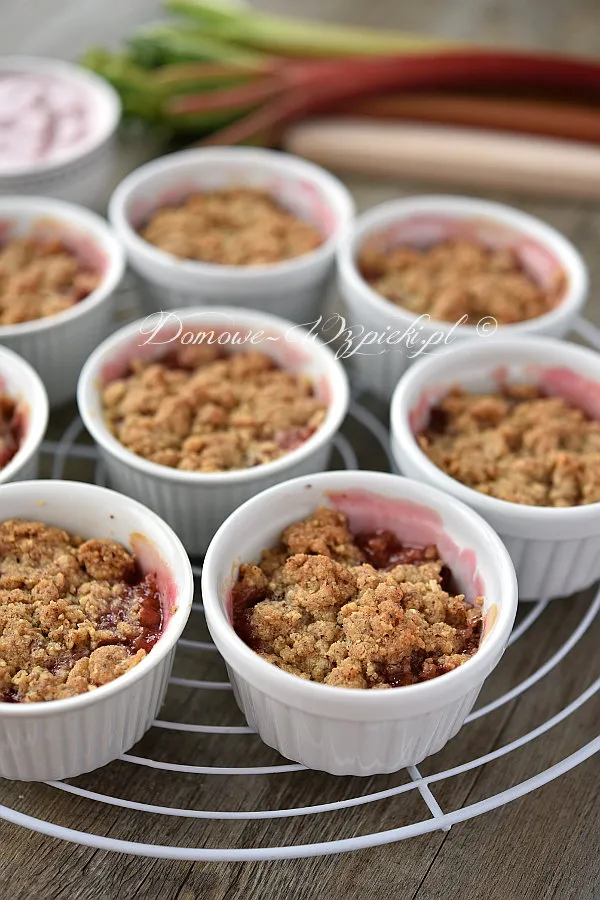 Crumble z rabarbarem