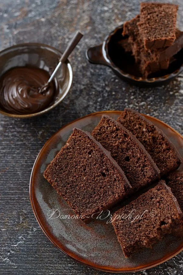 Babka z nutellą i orzechami