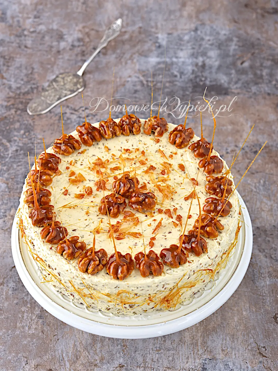 Tort orzechowo- karmelowy