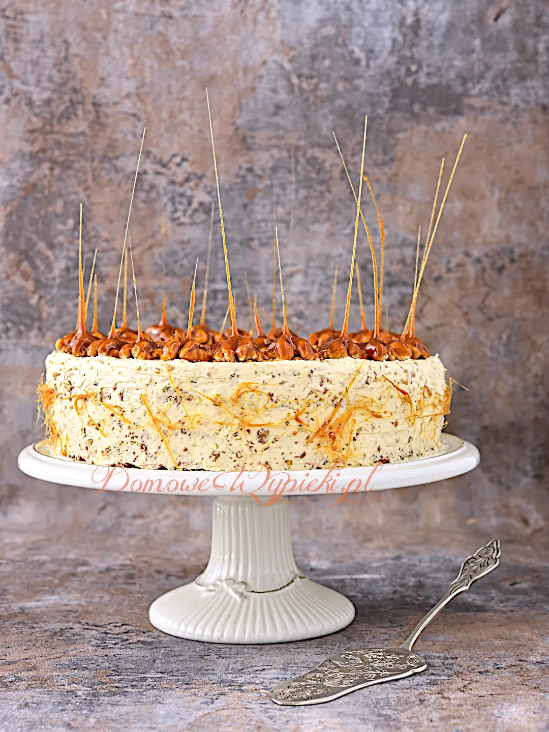 Tort orzechowo- karmelowy