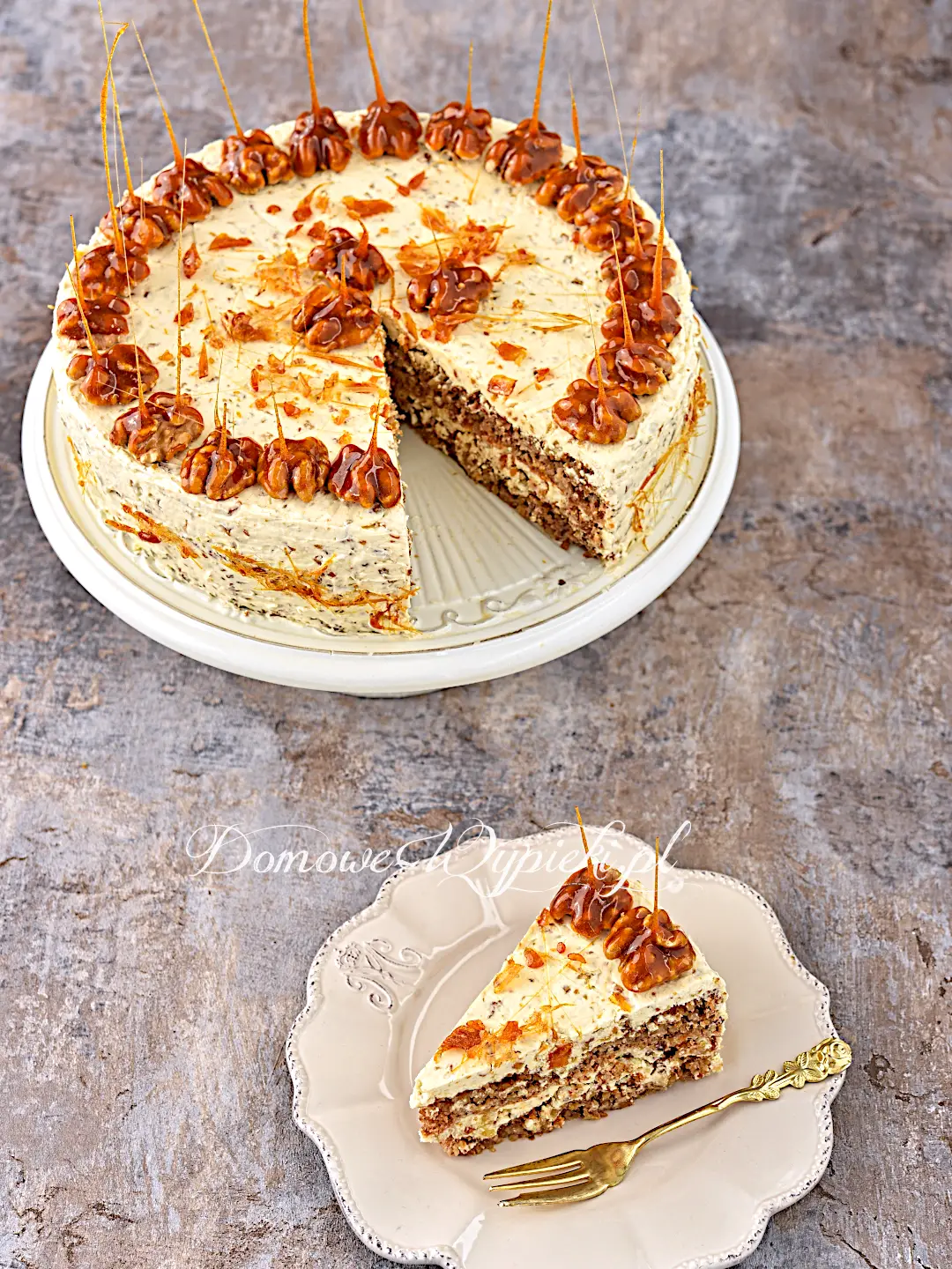 Tort orzechowo- karmelowy