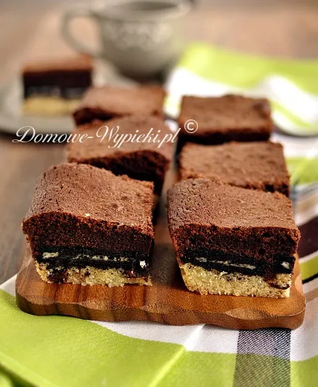 Oreo brownies na ucieranym spodzie