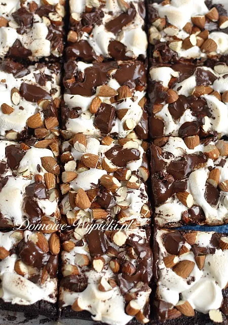 Brownies z marshmallows i migdałami