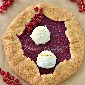 Galette z czerwoną porzeczką