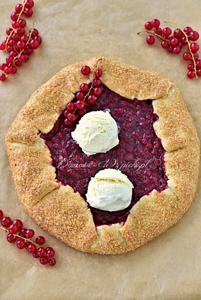 Galette z czerwoną porzeczką
