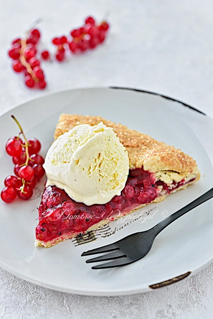Galette z czerwoną porzeczką