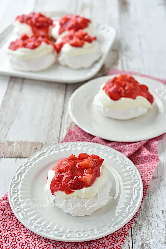 Mini Pavlova z truskawkami