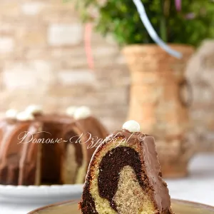 Babka marmurkowa z orzechami i pomarańczą