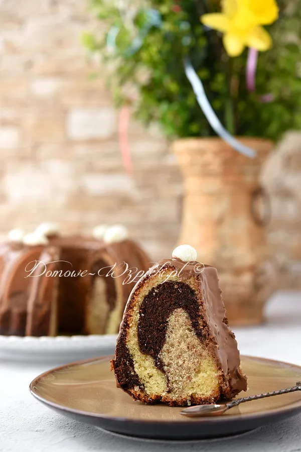 Babka marmurkowa z orzechami i pomarańczą