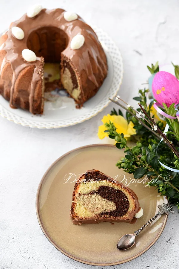 Babka marmurkowa z orzechami i pomarańczą