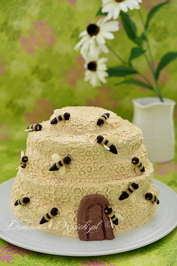Tort ul z pszczółkami