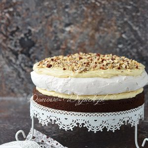Tort bezowo- czekoladowy z masą chałwową